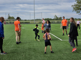 Laatste training S.K.N.W.K. JO7-1 (partijtje tegen de ouders) van maandag 27 mei 2024 (157/180)